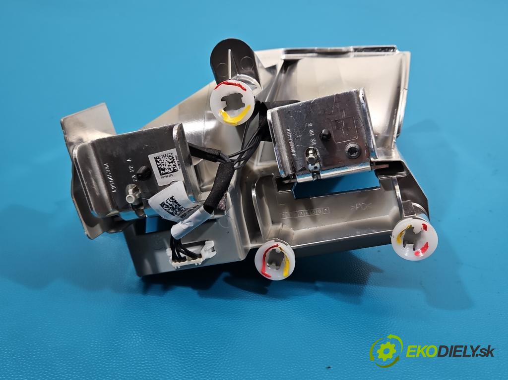 Cupra Formentor 20- 1.5 TSI 150 HP automatic 110 kW 1498 cm3 5- modul lampy: 90171102056R