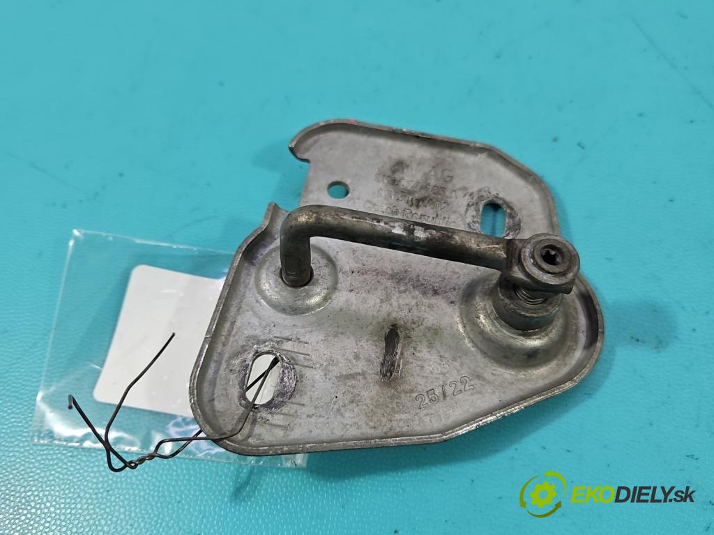 Cupra Formentor 20- 1.5 TSI 150 HP automatic 110 kW 1498 cm3 5- zámok kapoty 3V0823185A