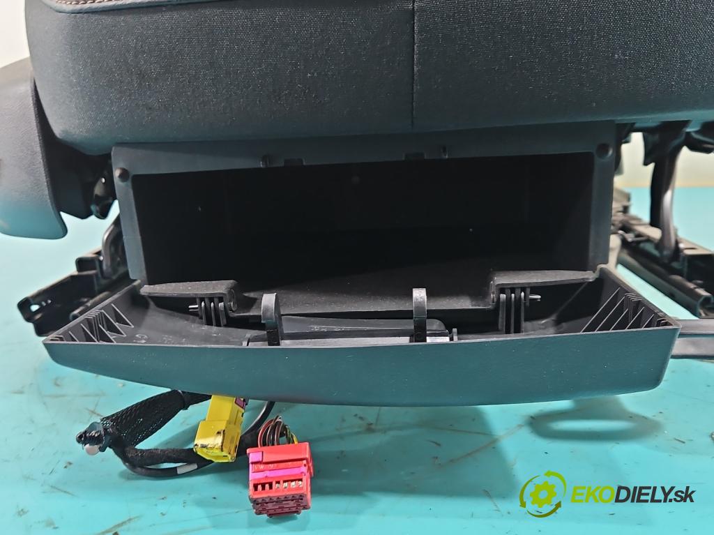 Cupra Formentor 20- 1.5 TSI 150 HP automatic 110 kW 1498 cm3 5- Sedačka pravý  (Sedadlo)