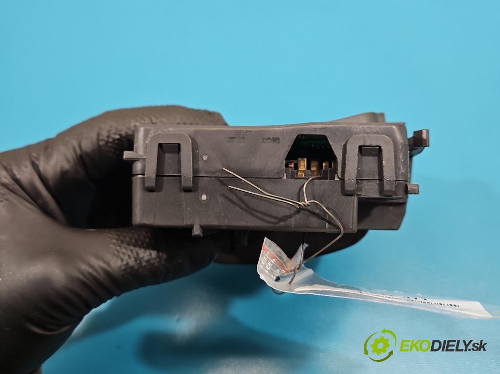 Renault Clio III 2005-2012 1.6 16V 88 HP manual 65 kW 1598 cm3 5- prepínač stieračov 88103003156 (Prepínacie páčky pod volantom)