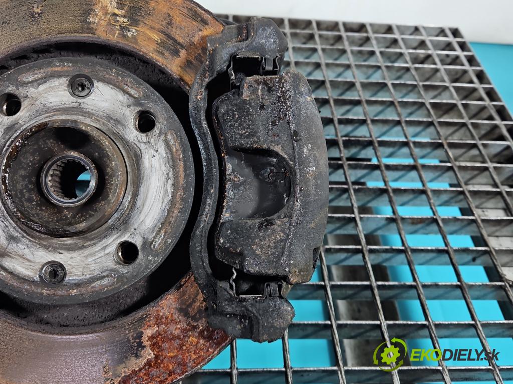 Peugeot 208 I 2012-2019 1.4 hdi 68 HP manual 50 kW 1398 cm3 5- brzdič predné pravý  (Kľučka dverí ostatné)