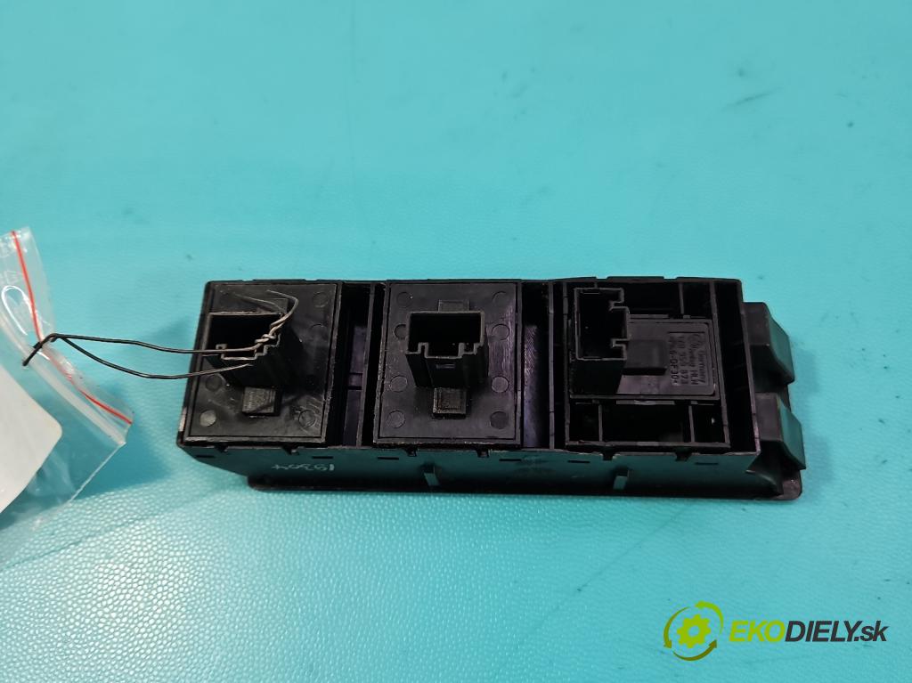 Vw New Beetle 1998-2010 1.6 SR 102 HP manual 75 kW 1595 cm3 2- prepínač okien spätných zrkadiel 1Y0959873