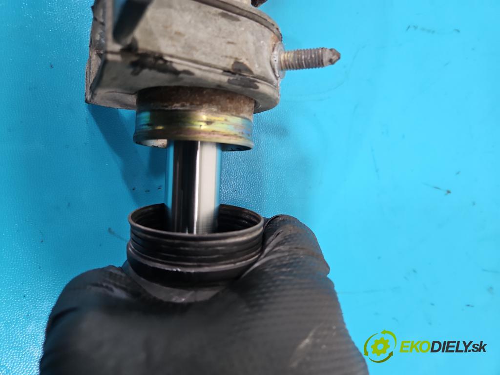 Vw New Beetle 1998-2010 1.6 SR 102 HP manual 75 kW 1595 cm3 2- Ozubené kolo: volant