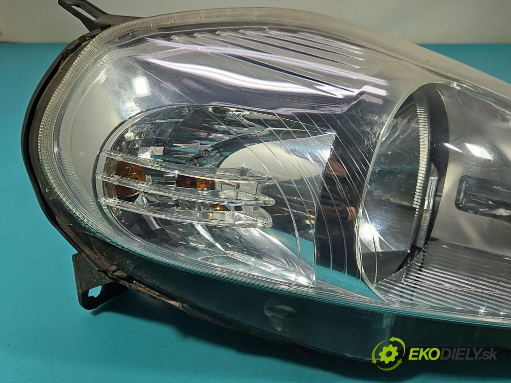 Fiat Punto Grande 1.4 8V 77 HP manual 57 kW 1368 cm3 5- Reflektor: pravý  (Svetlo predné pravé)