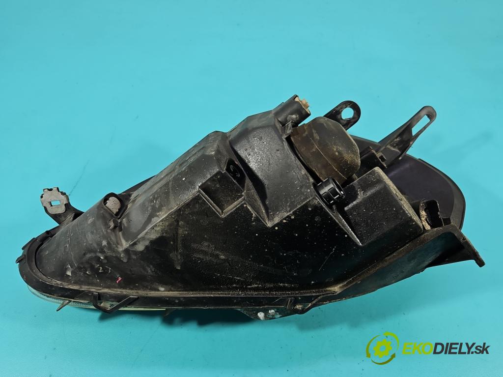 Fiat Punto Grande 1.4 8V 77 HP manual 57 kW 1368 cm3 5- Reflektor: pravý  (Svetlo predné pravé)