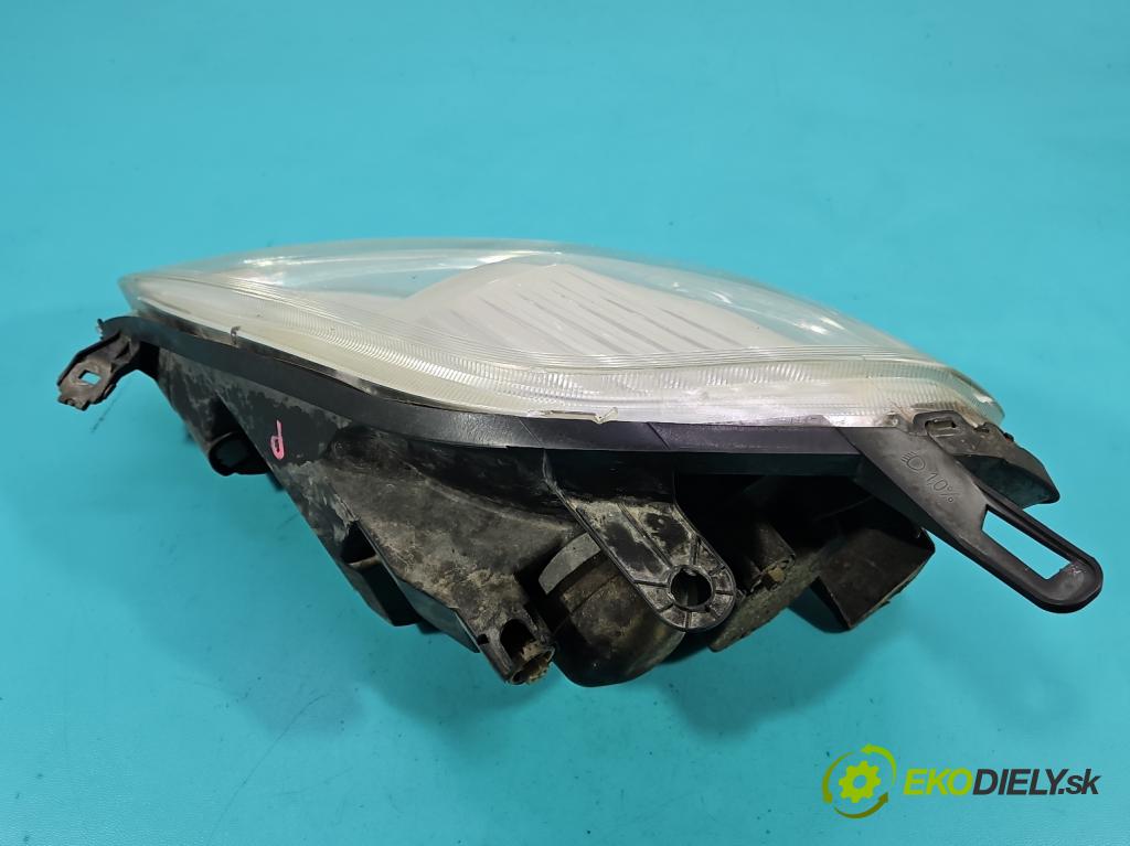 Fiat Punto Grande 1.4 8V 77 HP manual 57 kW 1368 cm3 5- Reflektor: pravý  (Svetlo predné pravé)