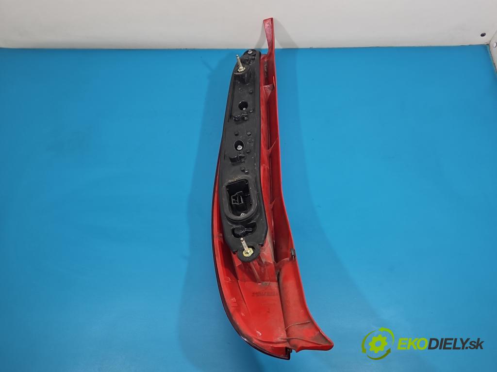 Fiat Punto II 1999-2010 1.2 8V 60 HP manual 44 kW 1242 cm3 5- svetlo / reflektor zadné pravé 468178030 (Kľučka dverí ostatné)