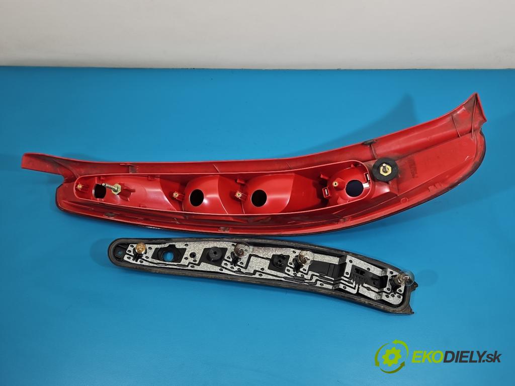 Fiat Punto II 1999-2010 1.2 8V 60 HP manual 44 kW 1242 cm3 5- svetlo / reflektor zadné pravé 468178030 (Kľučka dverí ostatné)