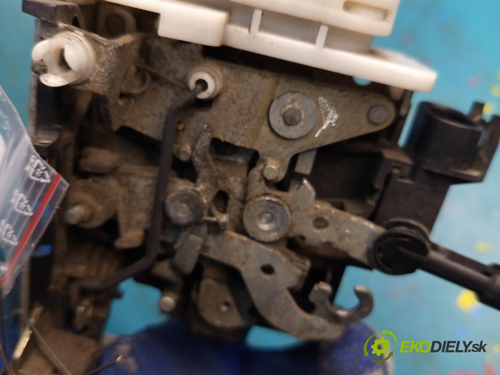Audi A3 8L 1996-2003 1.8 20V 125 HP manual 92 kW 1781 cm3 3- zámok predné ľavý
