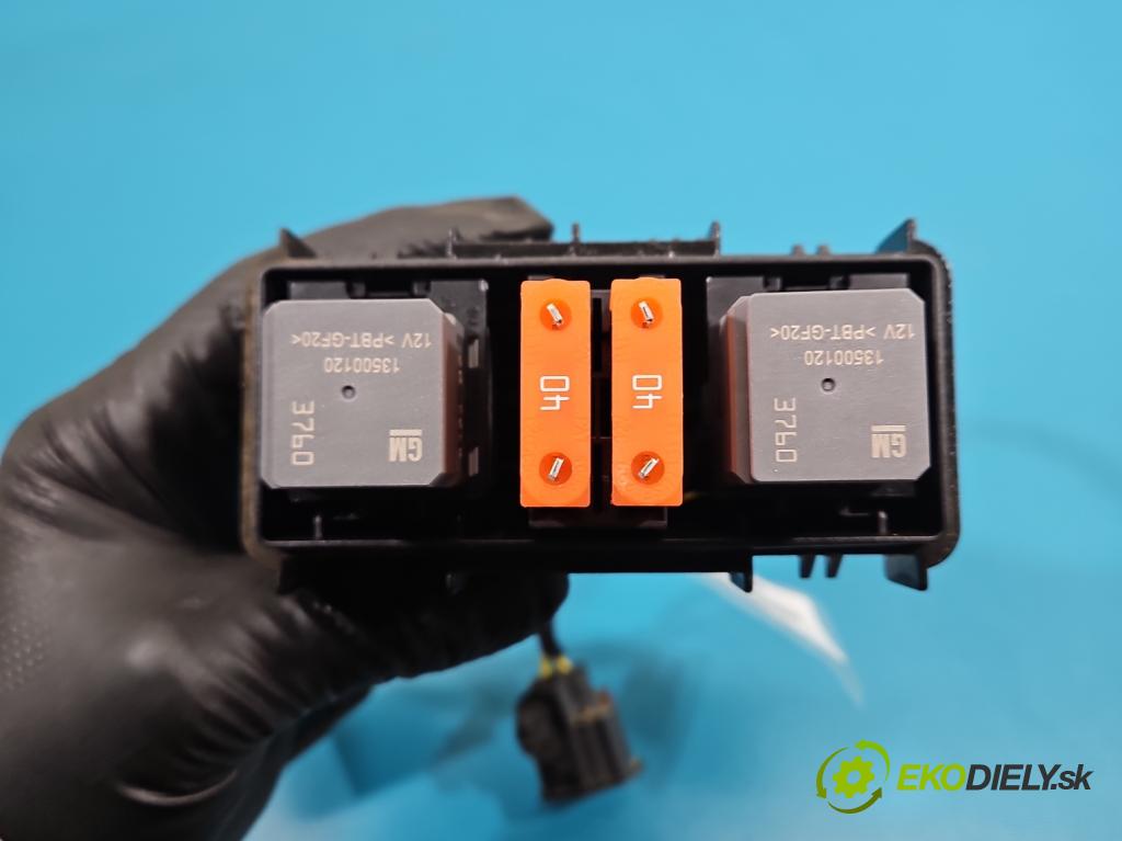 Opel Insignia B 2017-2022 2.0 cdti 209KM automatic 154 kW 1956 cm3 5- skříňka pojistková 39133809 (Pojistková skříňka)