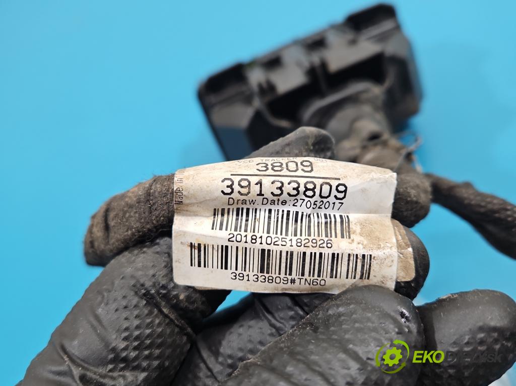 Opel Insignia B 2017-2022 2.0 cdti 209KM automatic 154 kW 1956 cm3 5- skříňka pojistková 39133809 (Pojistková skříňka)