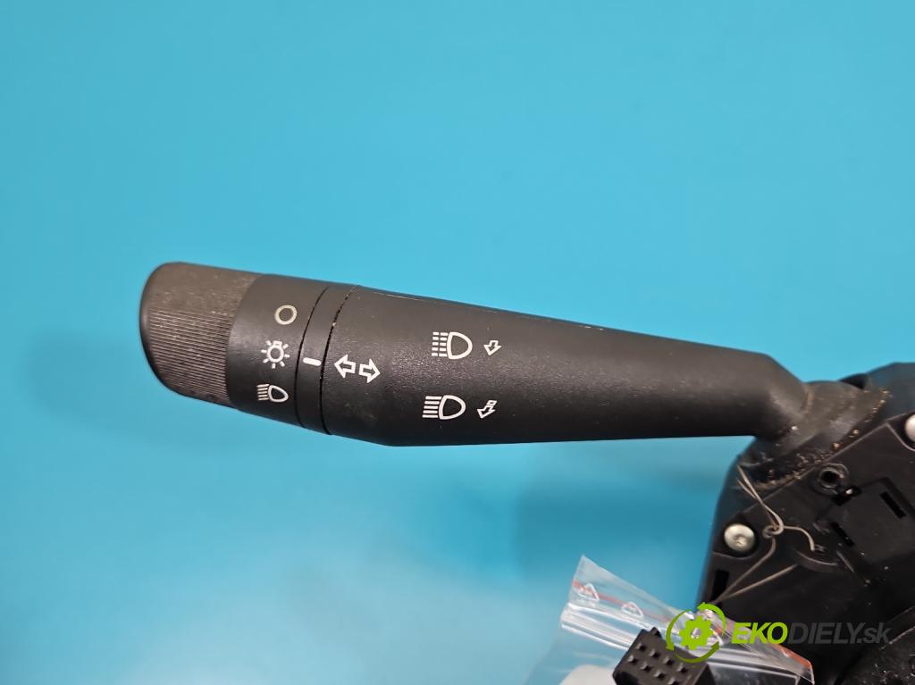 Fiat Punto Grande 1.4 8V 77 HP manual 57 kW 1368 cm3 5- prepínač komplex: 7354104230 (Prepínacie páčky pod volantom)