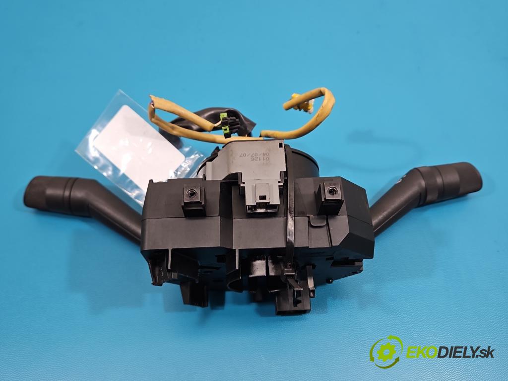 Fiat Punto Grande 1.4 8V 77 HP manual 57 kW 1368 cm3 5- prepínač komplex: 7354104230 (Prepínacie páčky pod volantom)