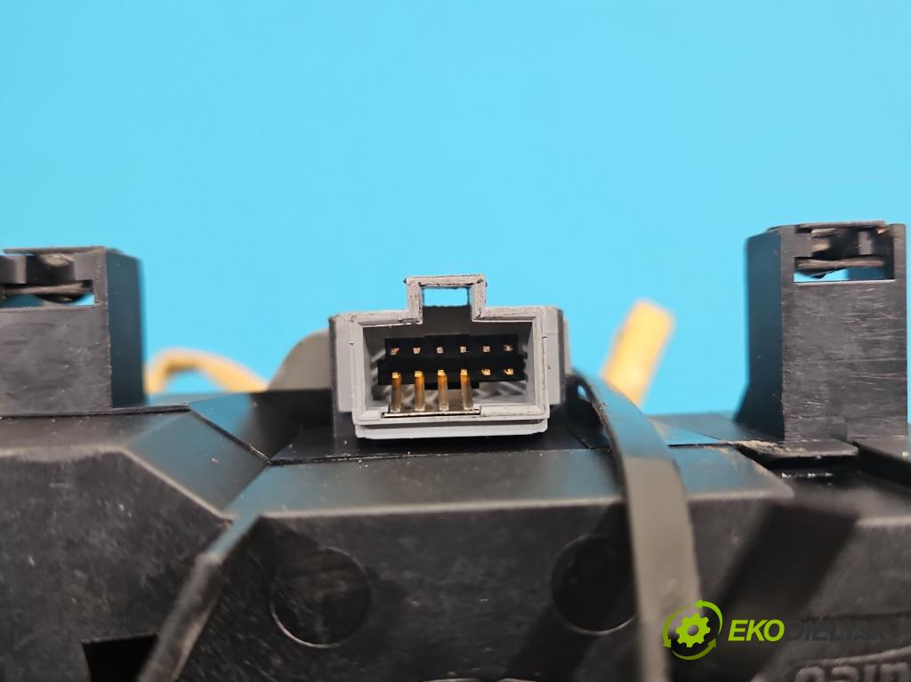 Fiat Punto Grande 1.4 8V 77 HP manual 57 kW 1368 cm3 5- prepínač komplex: 7354104230 (Prepínacie páčky pod volantom)