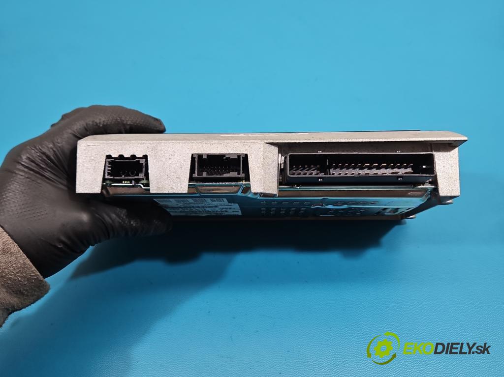 Audi Q7 2005-2015 4.2 TDI 326KM automatic 240 kW 4134 cm3 5- Zesilovač: 4L0035223D (Zesilovač)