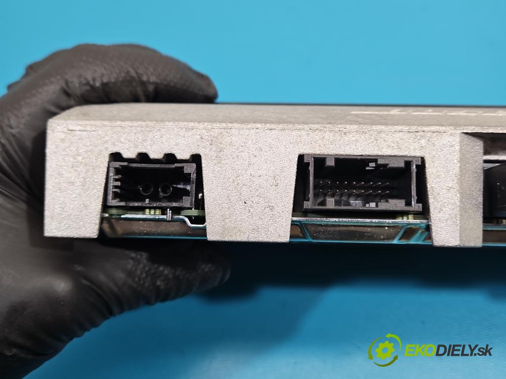 Audi Q7 2005-2015 4.2 TDI 326KM automatic 240 kW 4134 cm3 5- Zesilovač: 4L0035223D (Zesilovač)