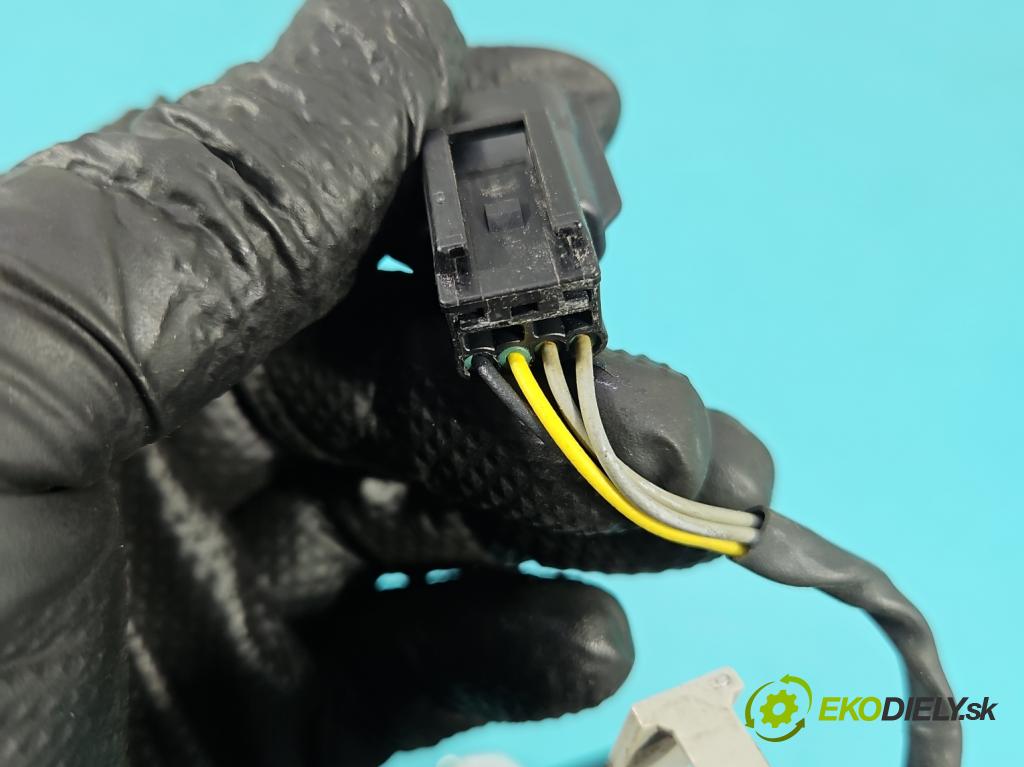 Renault Kadjar 2015-2022 1.2 131 HP manual 96 kW 1197 cm3 5- rukoväť predné ľavé mimo: 806074307R (Kľučka dverí vonkajšia predná ľavá)