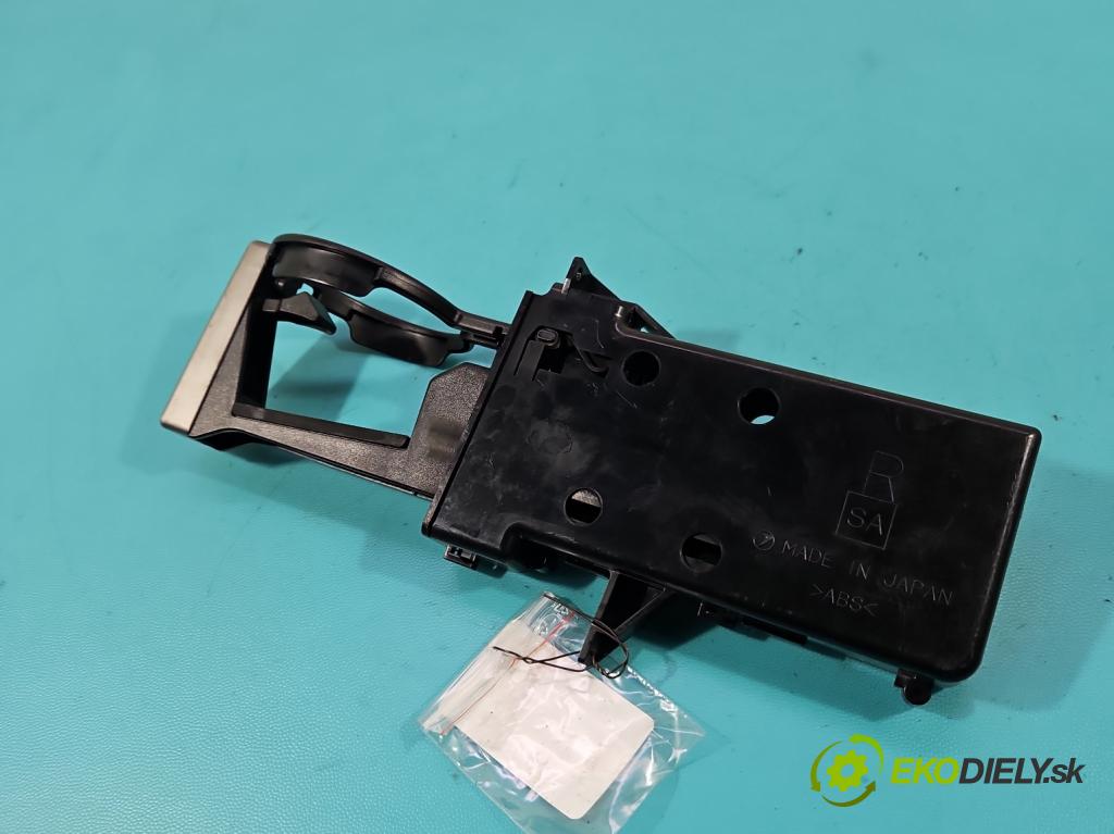 Subaru Forester II SG 2002-2008 2.0 boxer 125 HP manual 92 kW 1994 cm3 5- Rukojeť: na nápoje:  (Držiak (úchyt) na nápoje)