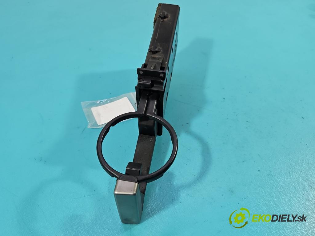 Subaru Forester II SG 2002-2008 2.0 boxer 125 HP manual 92 kW 1994 cm3 5- Rukojeť: na nápoje:  (Držiak (úchyt) na nápoje)