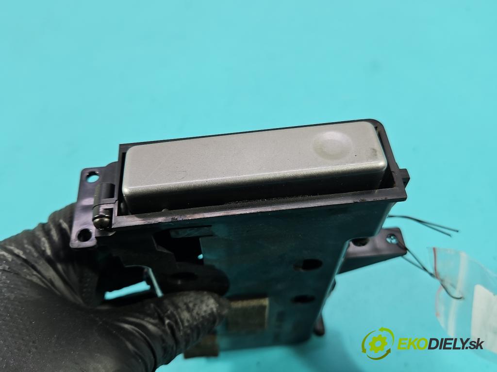 Subaru Forester II SG 2002-2008 2.0 boxer 125 HP manual 92 kW 1994 cm3 5- Rukojeť: na nápoje:  (Držiak (úchyt) na nápoje)