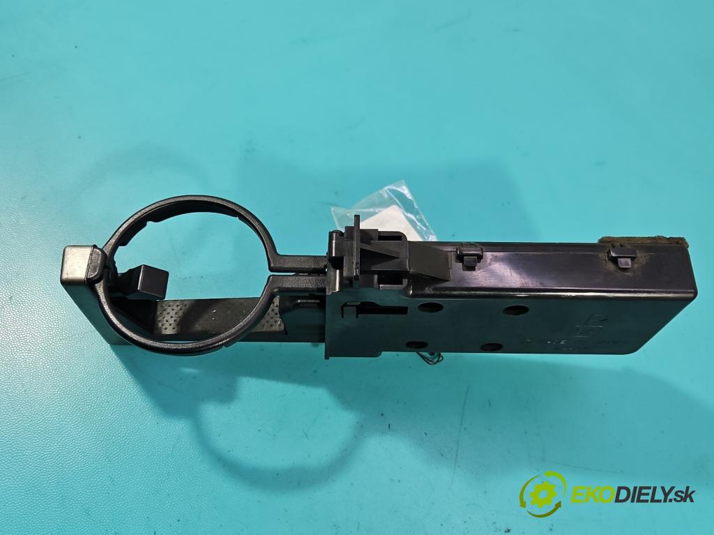 Subaru Forester II SG 2002-2008 2.0 boxer 125 HP manual 92 kW 1994 cm3 5- Rukojeť: na nápoje:  (Držiak (úchyt) na nápoje)