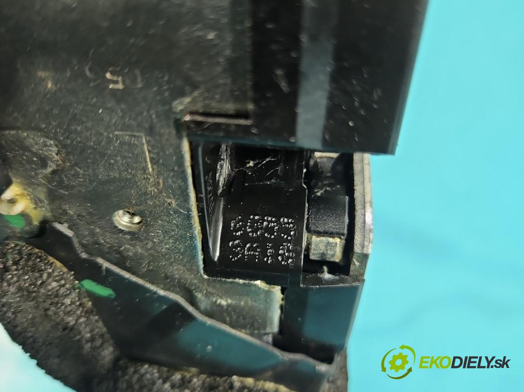 Renault Kadjar 2015-2022 1.2 131 hp manual 96 kW 1197 cm3 5- zámek přední levý