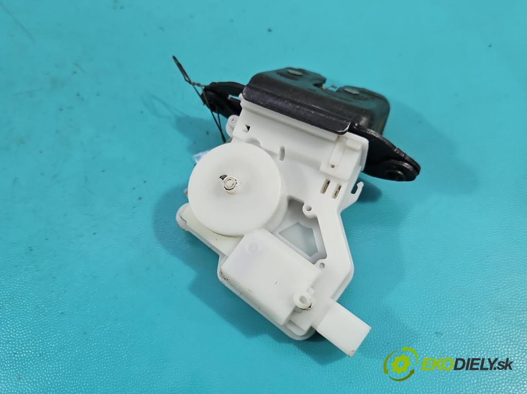 Renault Kadjar 2015-2022 1.2 131 HP manual 96 kW 1197 cm3 5- zámok kufrové dvere zadné