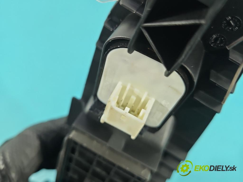 Audi Q7 2005-2015 4.2 TDI 326KM automatic 240 kW 4134 cm3 5- prepínač okien spätných zrkadiel 4L1867171