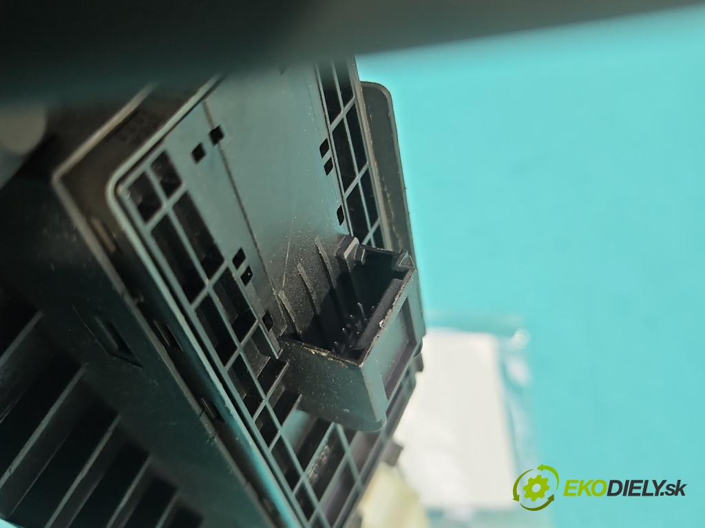 Audi Q7 2005-2015 4.2 TDI 326KM automatic 240 kW 4134 cm3 5- prepínač okien spätných zrkadiel 4L1867171