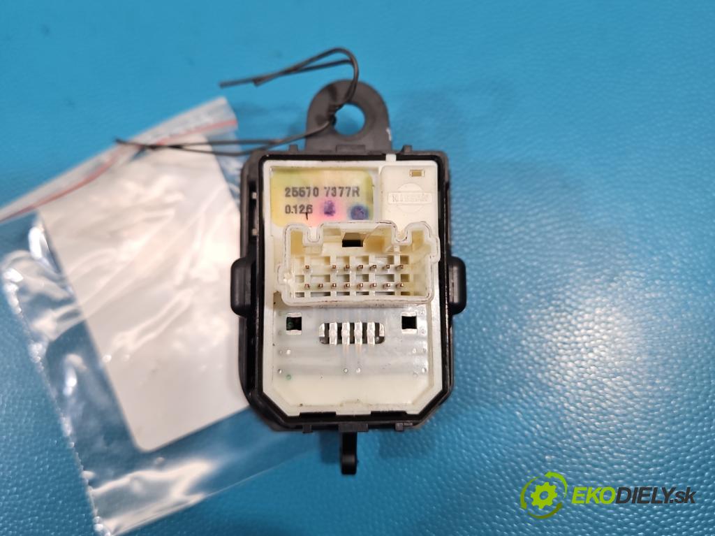 Renault Kadjar 2015-2022 1.2 131 HP manual 96 kW 1197 cm3 5- prepínač okien spätných zrkadiel 255707377R