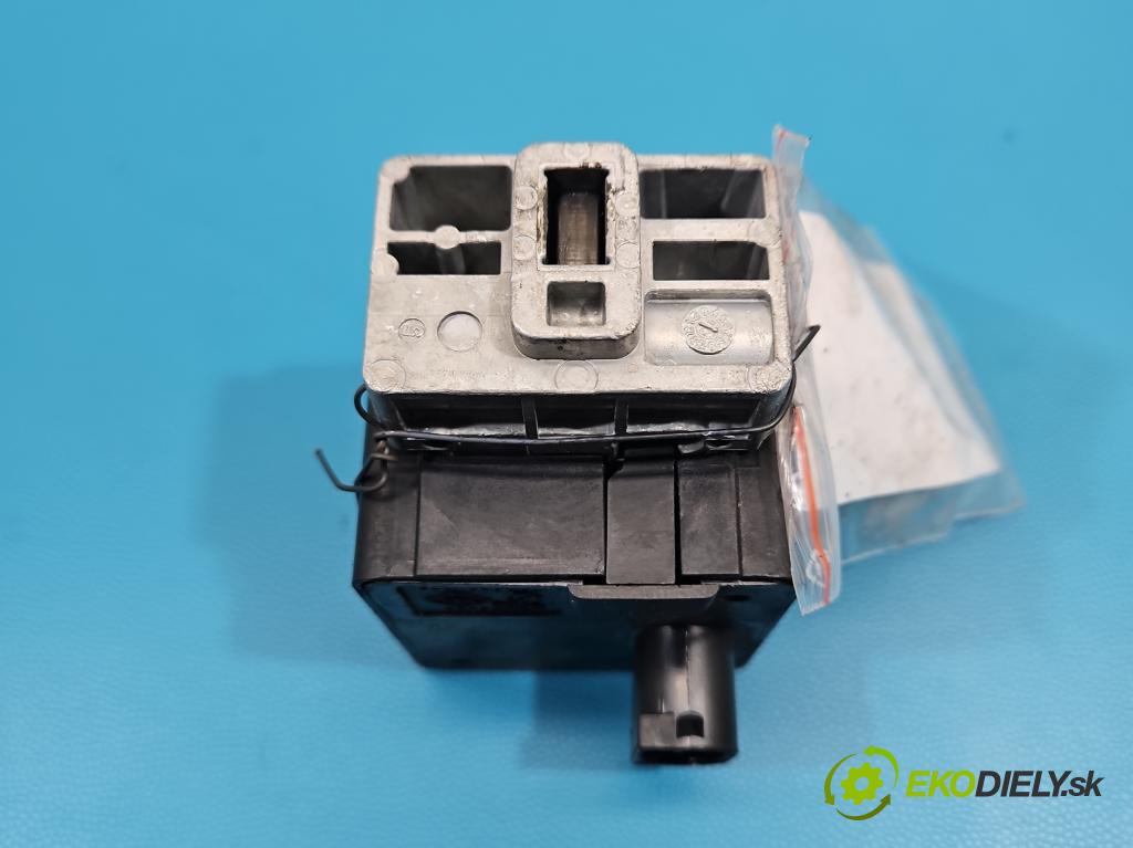 Renault Megane III 2008-2016 1.5 dci 106 HP manual 78 kW 1461 cm3 5- Blokáda: řízení: 8200604932 (Riadenie ostatné)