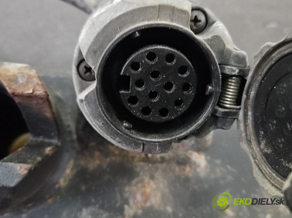 Audi Q7 2005-2015 4.2 TDI 326KM automatic 240 kW 4134 cm3 5- oko tažné 4L0803921K (Tažné zařízení)