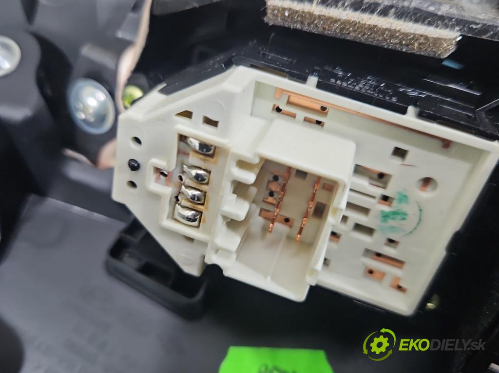 Hyundai Ix35 2.0 CRDI 136 HP manual 100 kW 1995 cm3 5- Čalounictví: dvere predné ľavé 82301-2Y0439P