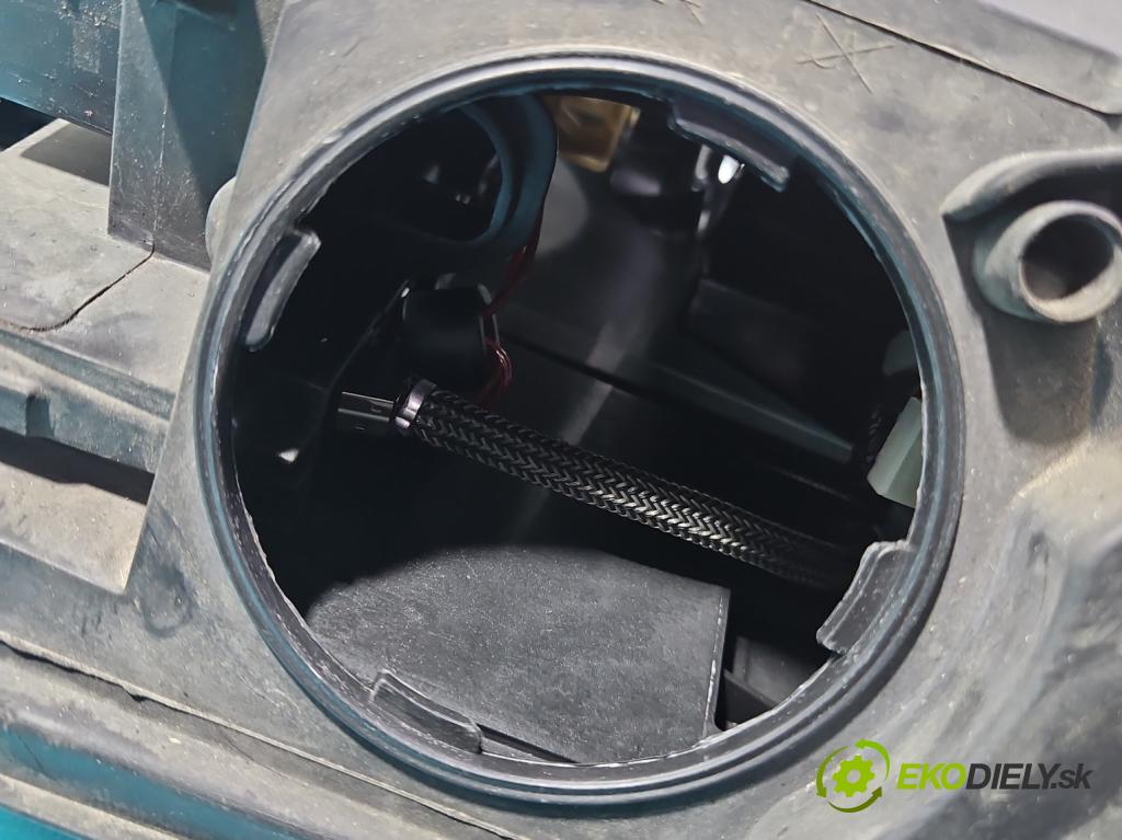 Audi Q7 2005-2015 4.2 TDI 326KM automatic 240 kW 4134 cm3 5- Reflektor: ľavý 4L0941003A (Kľučka dverí ostatné)