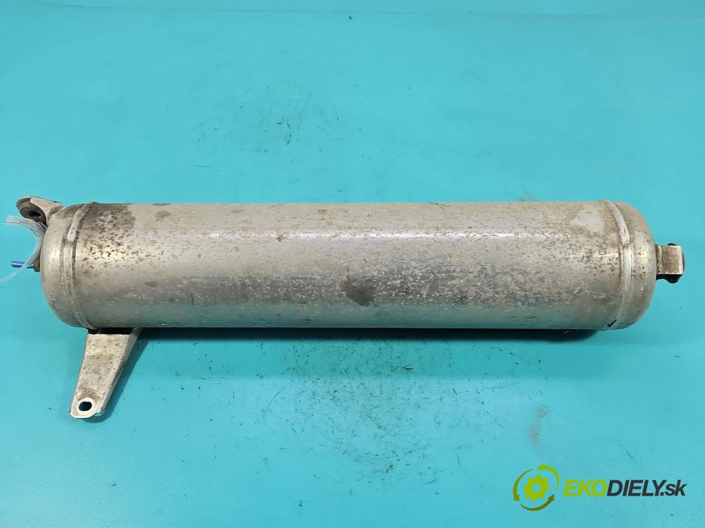 Audi Q7 2005-2015 4.2 TDI 326KM automatic 240 kW 4134 cm3 5- Nádrž: vzduchu 7L0616201A (Obal vzduchového filtra)