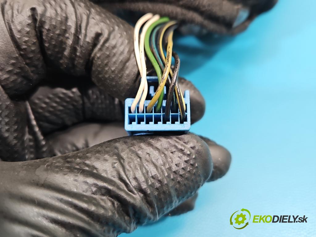 Volvo S40 II 2004-2012 2.0d 136 HP manual 100 kW 1997 cm3 4- zrkadlo ľavé  (Kľučka dverí ostatné)