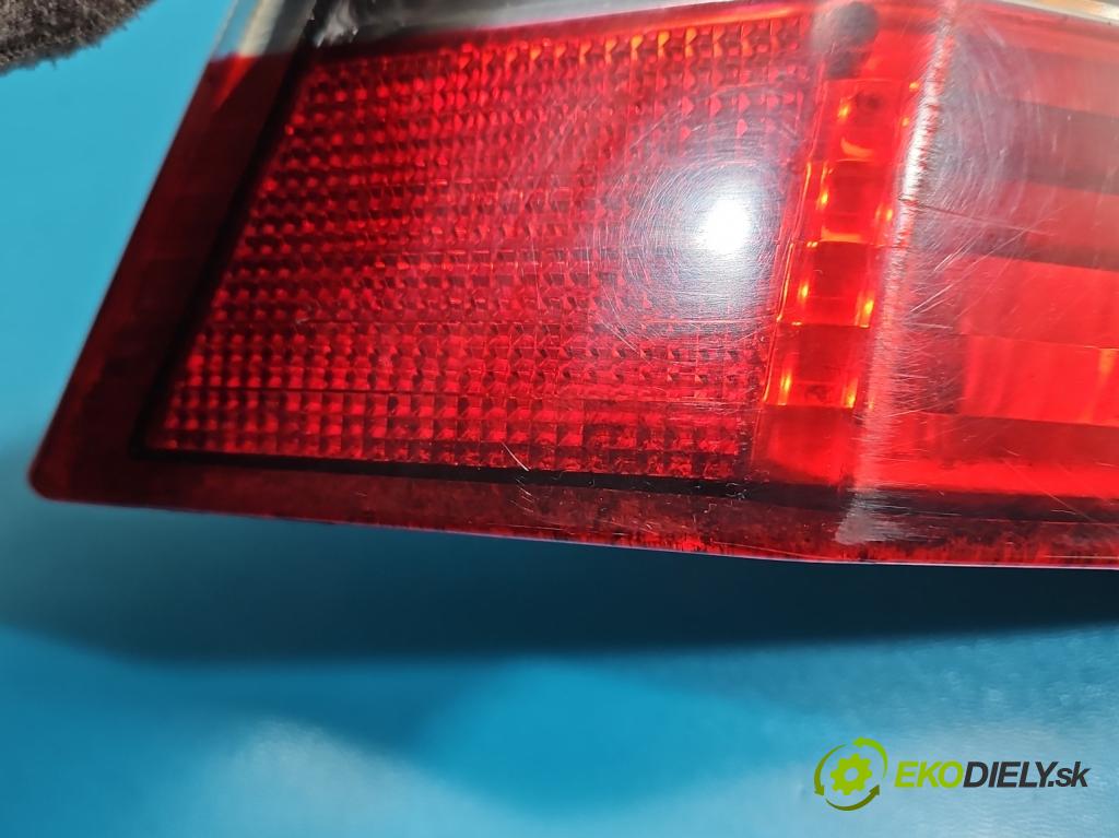 Volvo S40 II 2004-2012 2.0d 136 HP manual 100 kW 1997 cm3 4- svetlo / reflektor zadné ľavé  (Kľučka dverí ostatné)