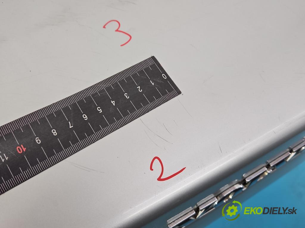 Volvo S40 II 2004-2012 2.0d 136hp manual 100 kW 1997 cm3 4- zadní kufrové dveře  (Zadní kapota (kufr))