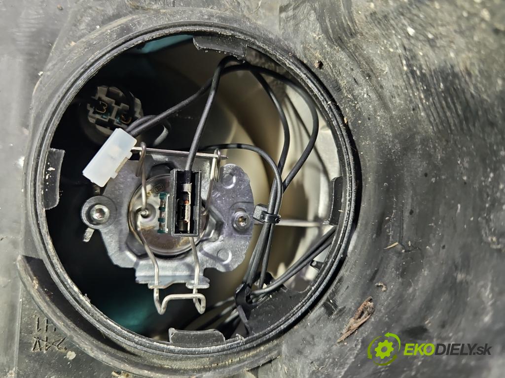 Opel Vectra C 2002-2008 1.9 cdti 120 hp manual 88 kW 1910 cm3 5- světlo levý 13170915 (Klika dveří ostatní)