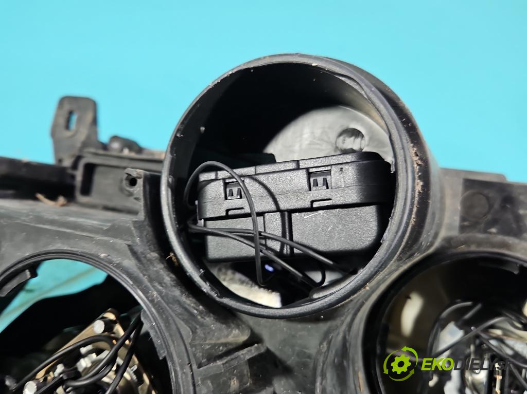 Opel Vectra C 2002-2008 1.9 cdti 120 HP manual 88 kW 1910 cm3 5- Reflektor: pravý  (Svetlo predné pravé)