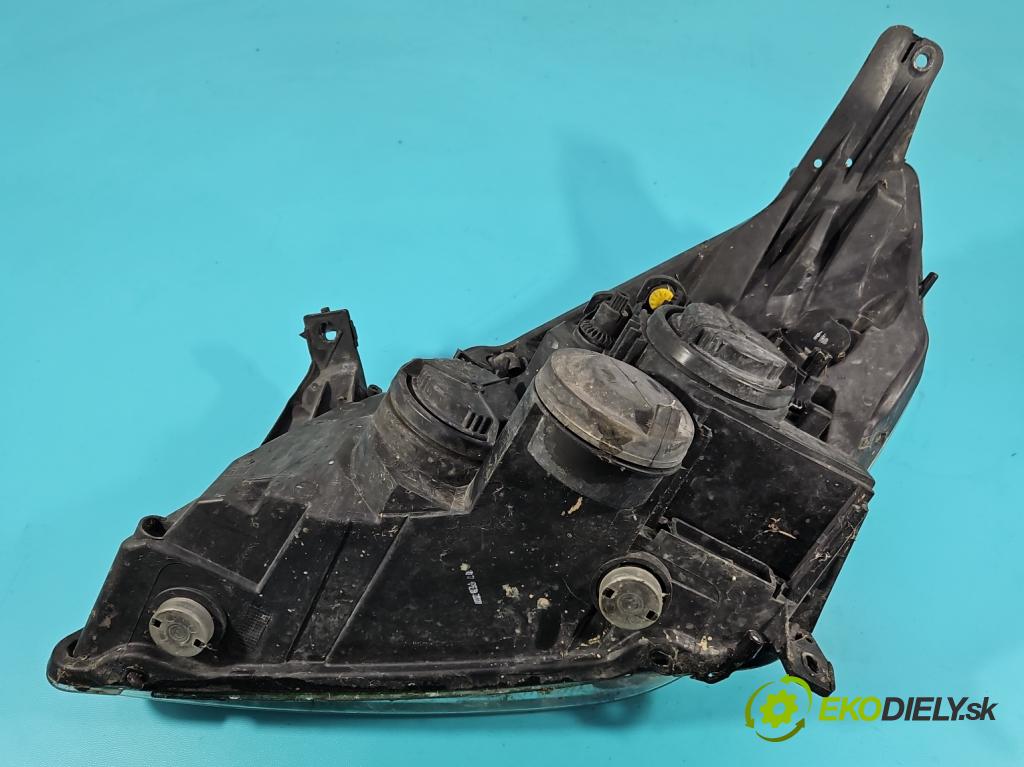 Opel Vectra C 2002-2008 1.9 cdti 120 HP manual 88 kW 1910 cm3 5- Reflektor: pravý  (Svetlo predné pravé)