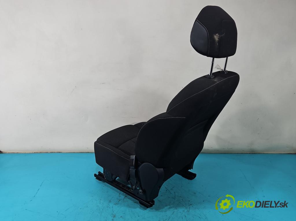 Renault Kadjar 2015-2022 1.2 131 hp manual 96 kW 1197 cm3 5- Sedadlo pravý  (Sedadlo)