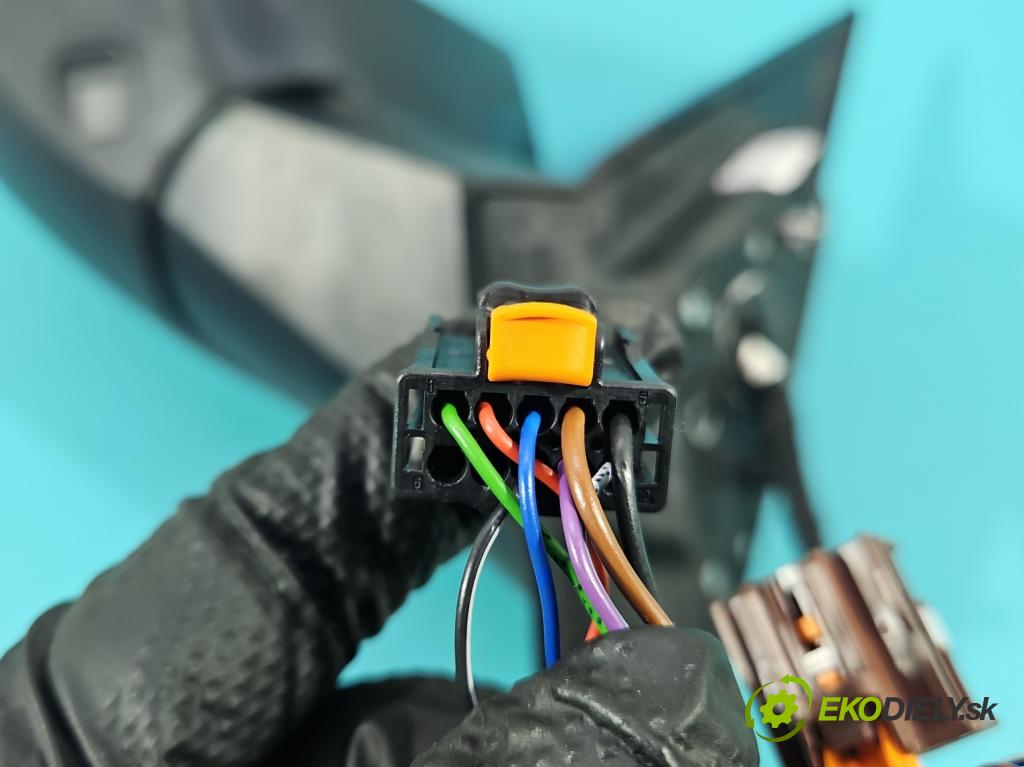 Peugeot 508 II 2018- 1.5 hdi 131 HP manual 96 kW 1499 cm3 5- zrkadlo ľavé 98170467-9V (Kľučka dverí ostatné)