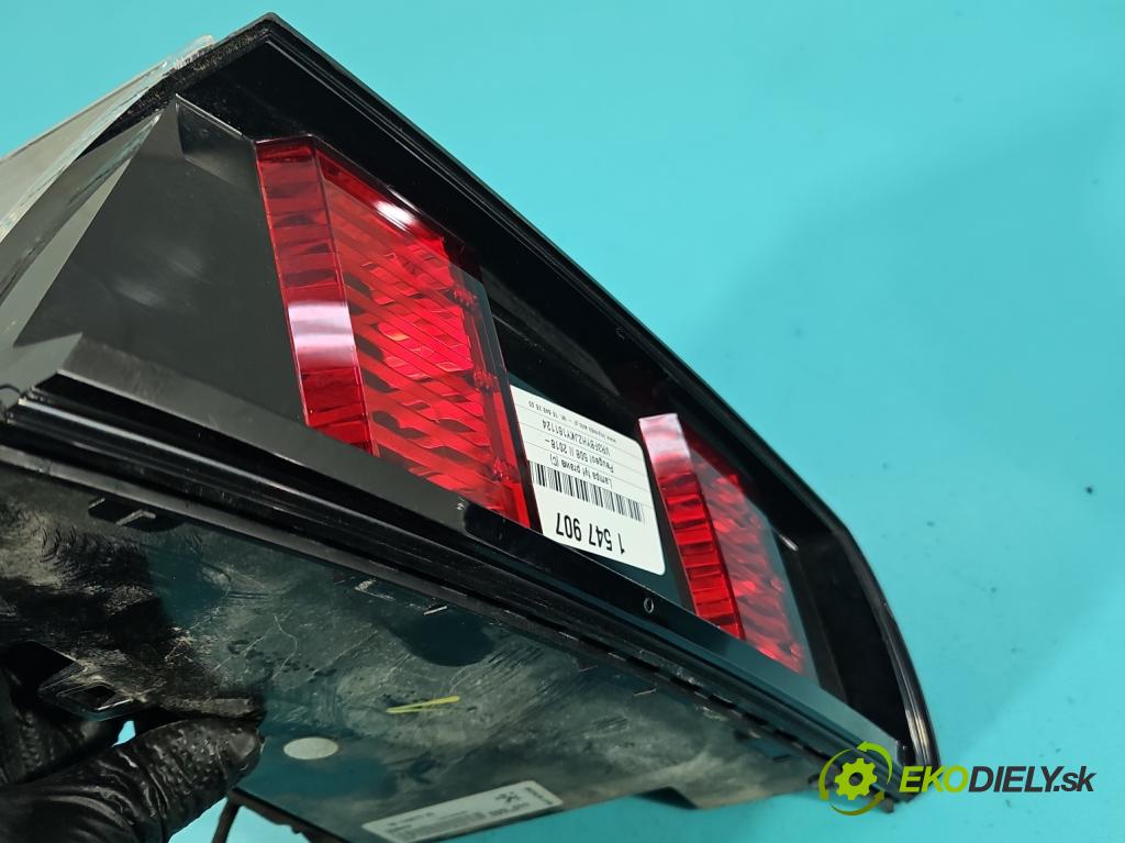 Peugeot 508 II 2018- 1.5 hdi 131 HP manual 96 kW 1499 cm3 5- svetlo / reflektor zadné pravé 9813507980 (Kľučka dverí ostatné)