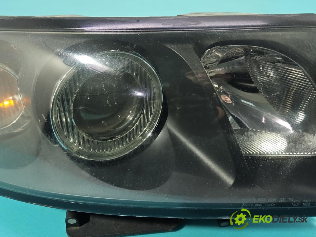 Volvo S40 II 2004-2012 2.0d 136 HP manual 100 kW 1997 cm3 4- Reflektor: pravý  (Svetlo predné pravé)