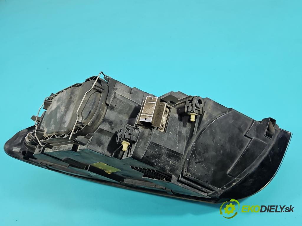 Volvo S40 II 2004-2012 2.0d 136 HP manual 100 kW 1997 cm3 4- Reflektor: pravý  (Svetlo predné pravé)