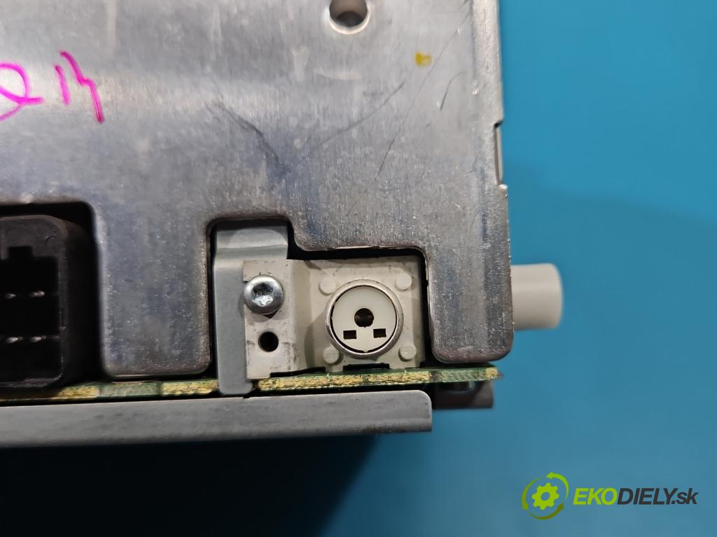 Ford Fiesta Mk7 2008-2017 1.2 16V 82 HP manual 60 kW 1242 cm3 3- Radio originál 8A6T-18C815-BK