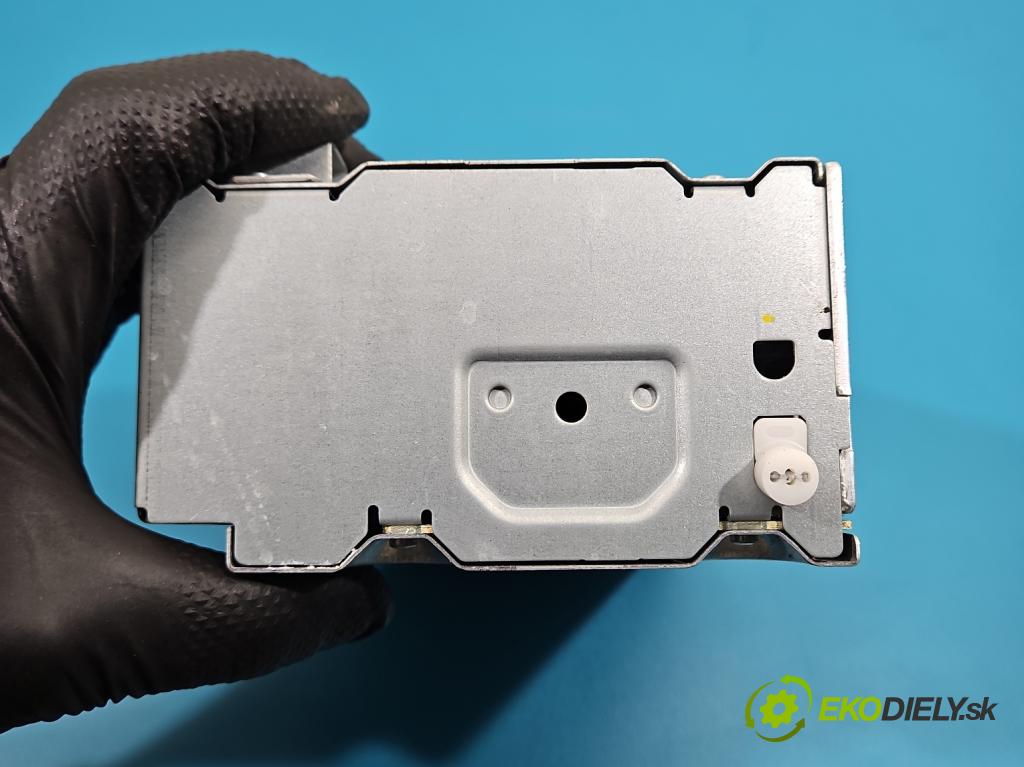 Ford Fiesta Mk7 2008-2017 1.2 16V 82 HP manual 60 kW 1242 cm3 3- Radio originál 8A6T-18C815-BK