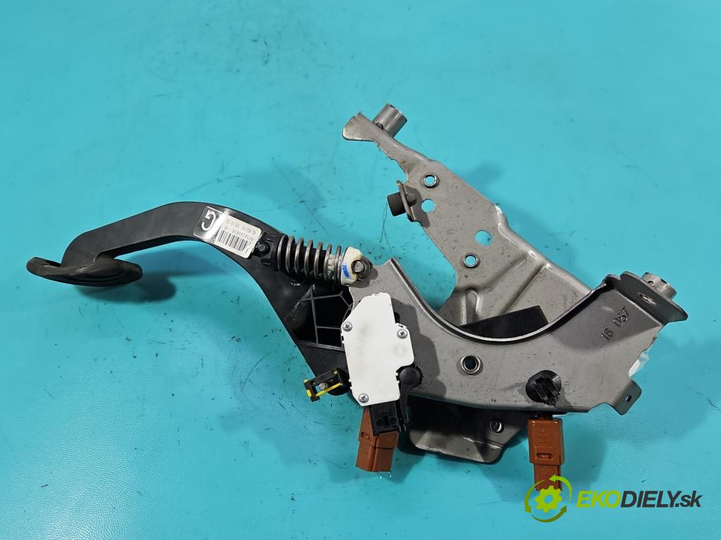 Renault Kadjar 2015-2022 1.2 131 HP manual 96 kW 1197 cm3 5- pedále ostatné 465038803R