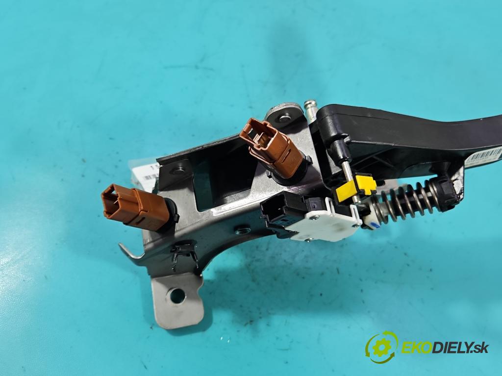 Renault Kadjar 2015-2022 1.2 131 HP manual 96 kW 1197 cm3 5- pedále ostatné 465038803R